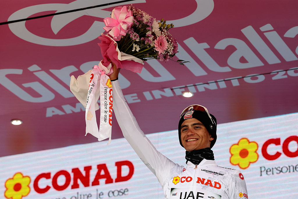 Giro d'Italia 2025: Isaac del Toro celebrates retaining the BYR lead after his stage 20 defeat