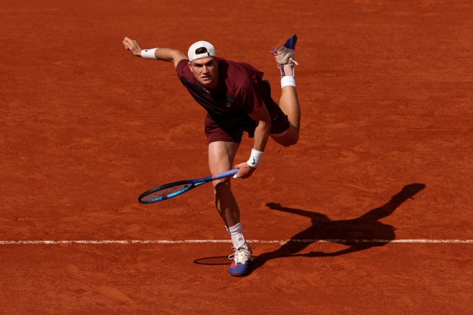 PARIS, FRANCE - JUNE 02: Jack Draper of Great Britain serves against Alexander Bublik of Kazakhstan during the Men's Singles Fourth Round match on Day Nine of the 2025 French Open at Roland Garros on June 02, 2025 in Paris, France. (Photo by Adam Pretty/Getty Images)