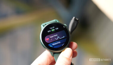 A Garmin Vivoactive 6 user reviews their battery level.