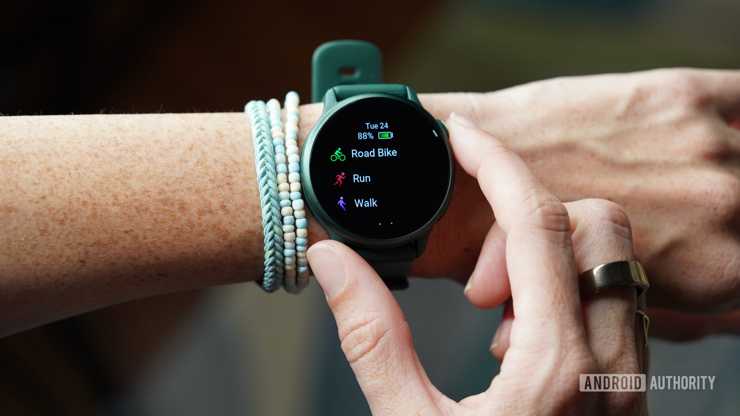 A Garmin Vivoactive 6 user starts a new workout.