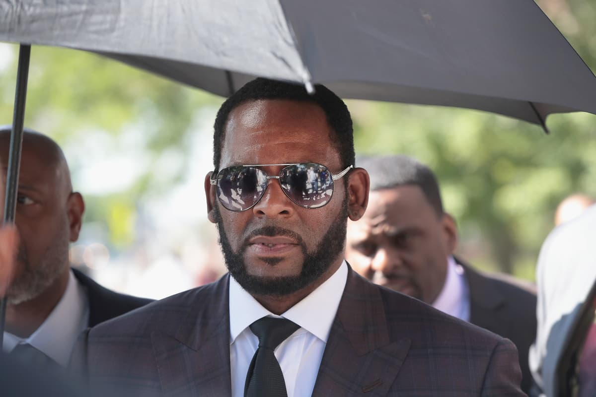 R. Kelly hospitalised after prison 'overdose' amid murder-for-hire claims - London Evening Standard