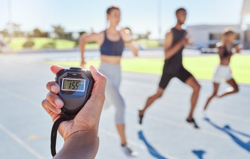 runners competing