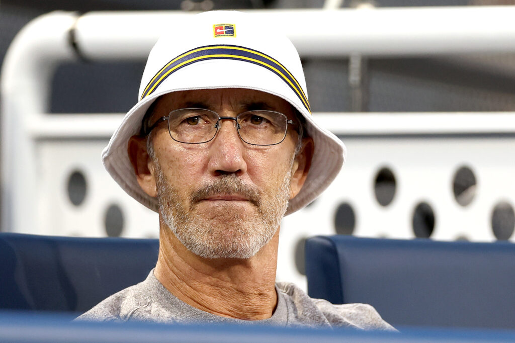 Darren Cahill watches Jannik Sinner play Alexander Zverev at the 2024 Cincinnati Open