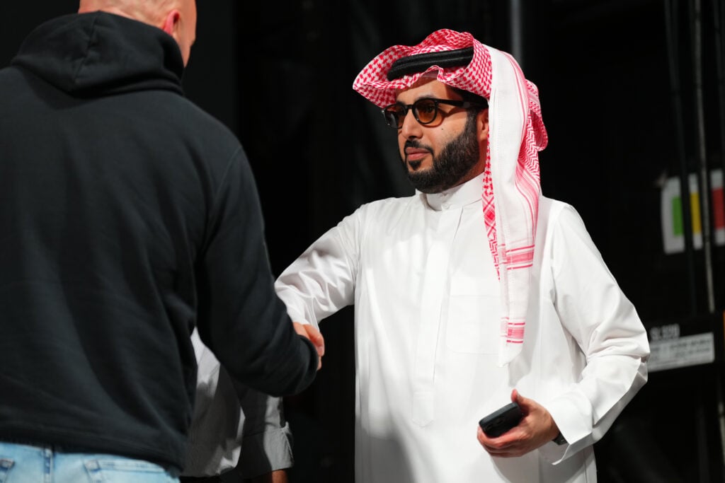 Image of Turki Alalshikh and Dana White shaking hands