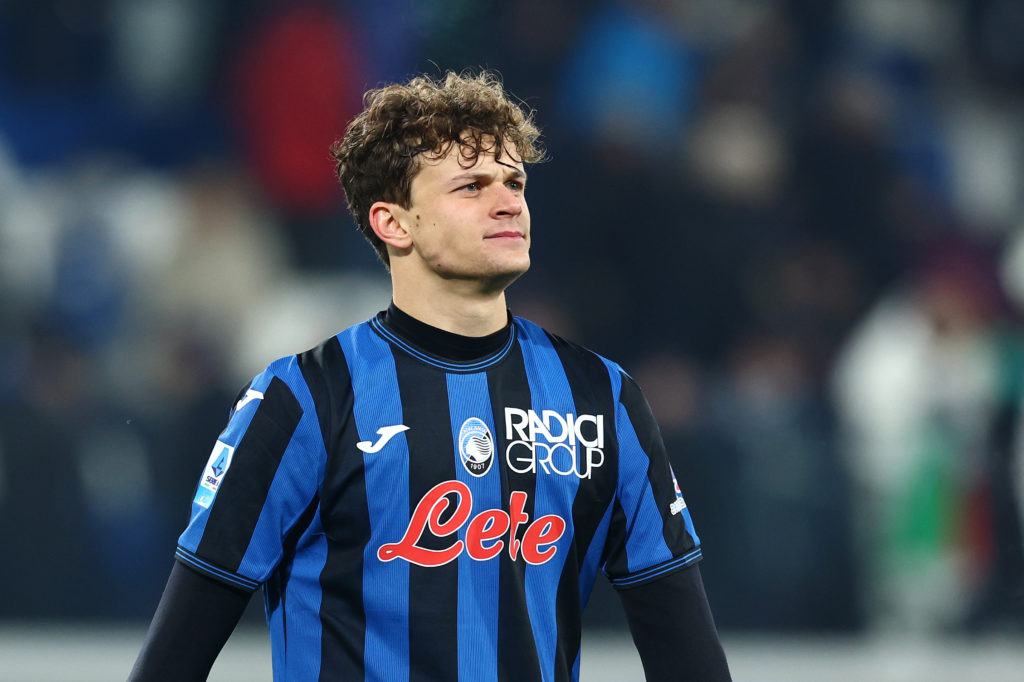 Giorgio Scalvini playing for Atalanta against Juventus in a Serie A fixture.