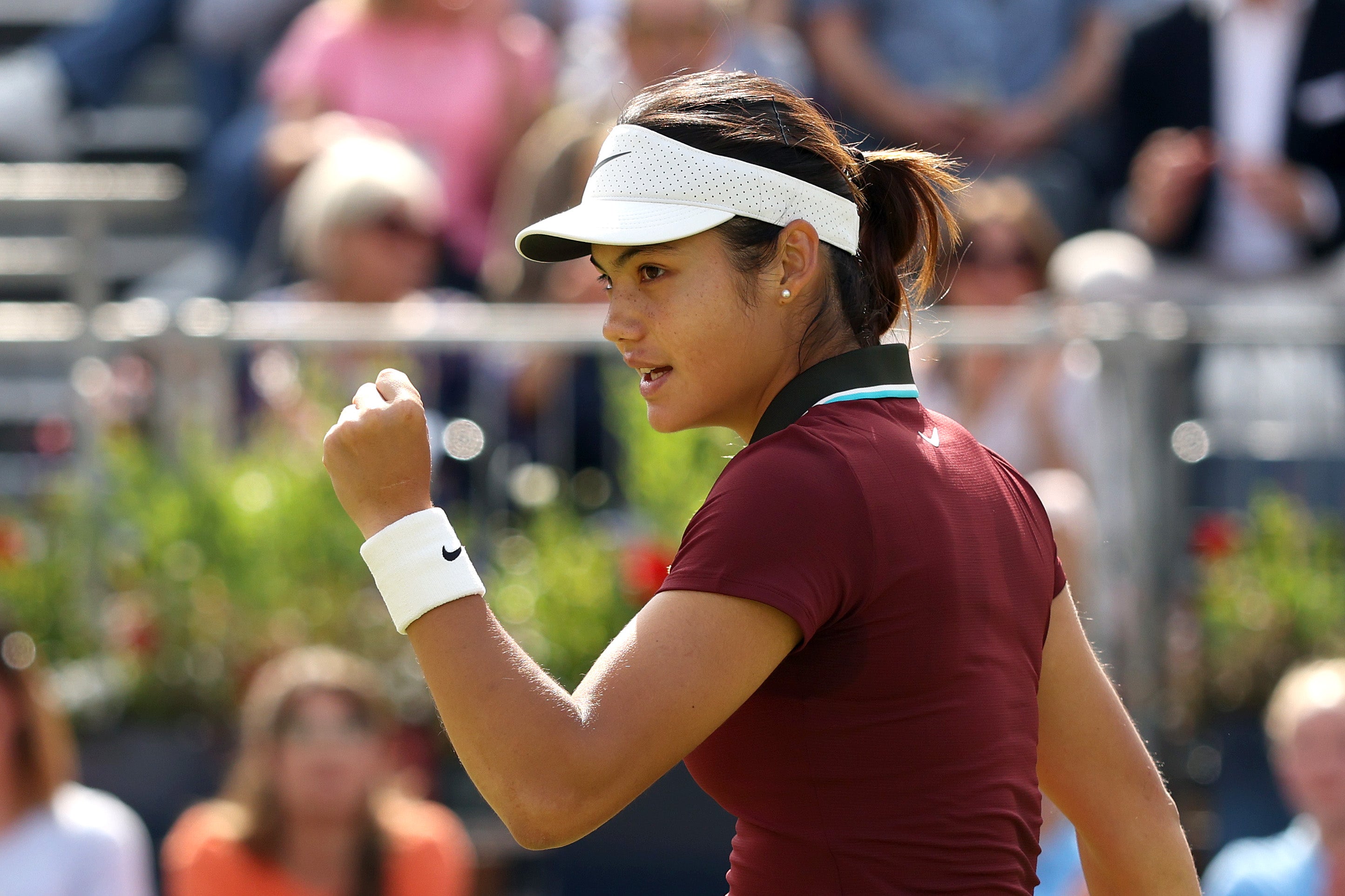 Emma Raducanu cruised to a first round victory at Queen’s