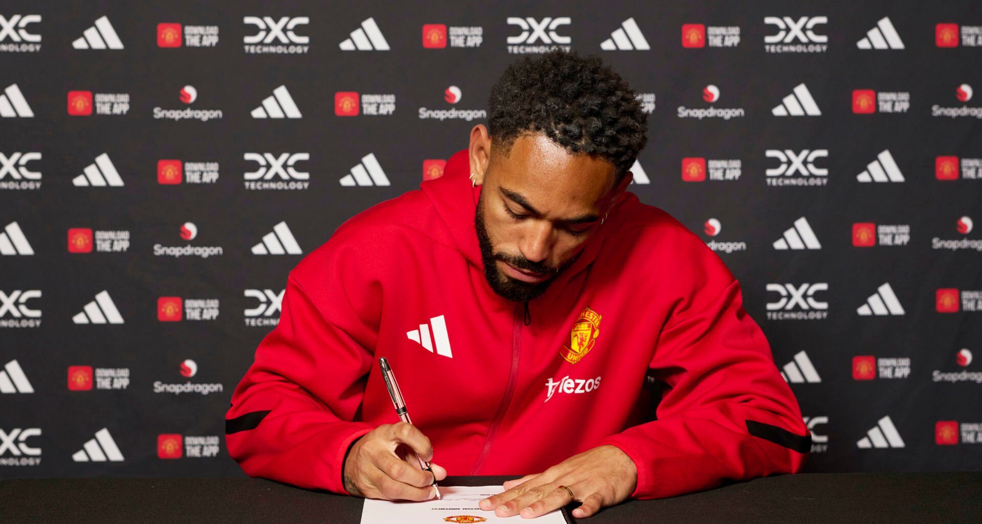 Matheus Cunha says new Man Utd teammate is an example for the rest of the Premier League, 'You feel the passion...'