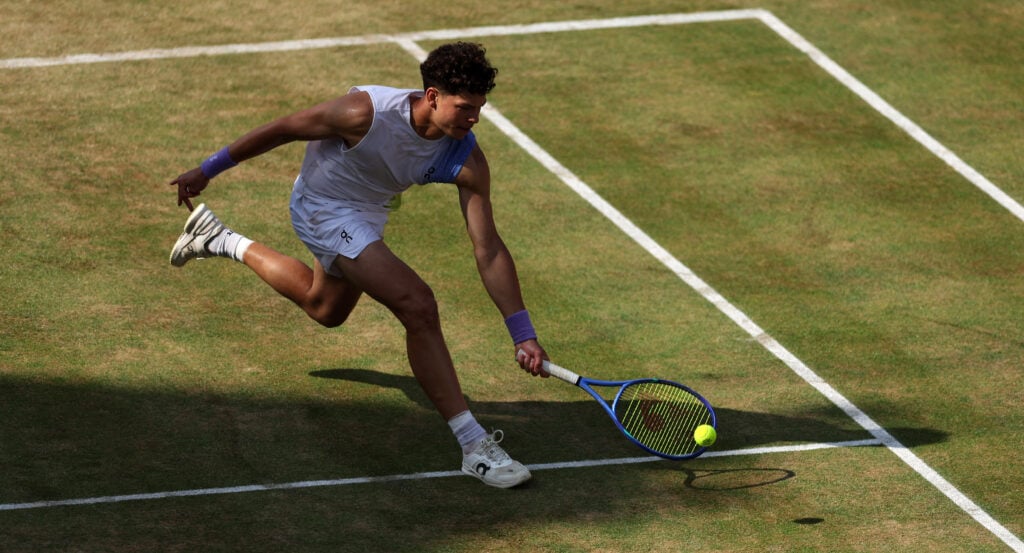 Ben Shelton in action at the 2025 Queen's Club Championships