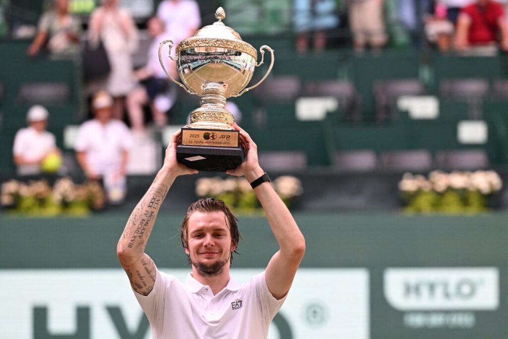 Alexander Bublik lifts the Halle Open title.