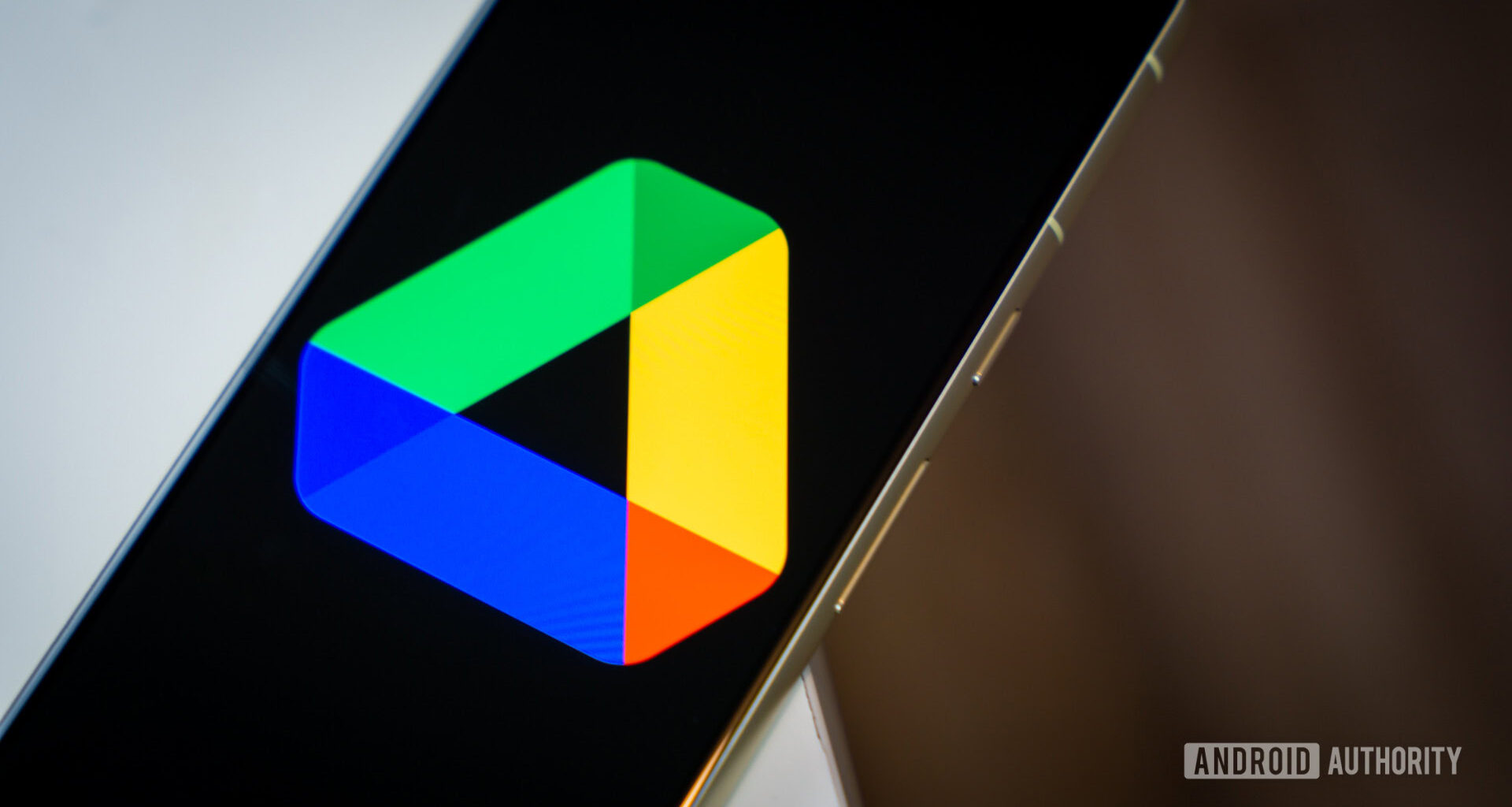 Google Drive logo on smartphone laying on desk Stock photo 2