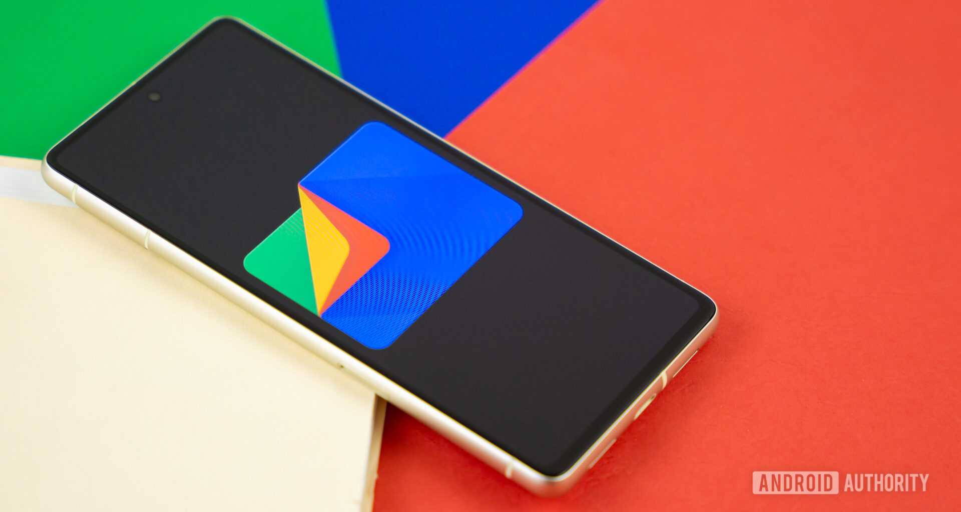 Google Files app logo on smartphone with manila folder and colorful background Stock photo 5