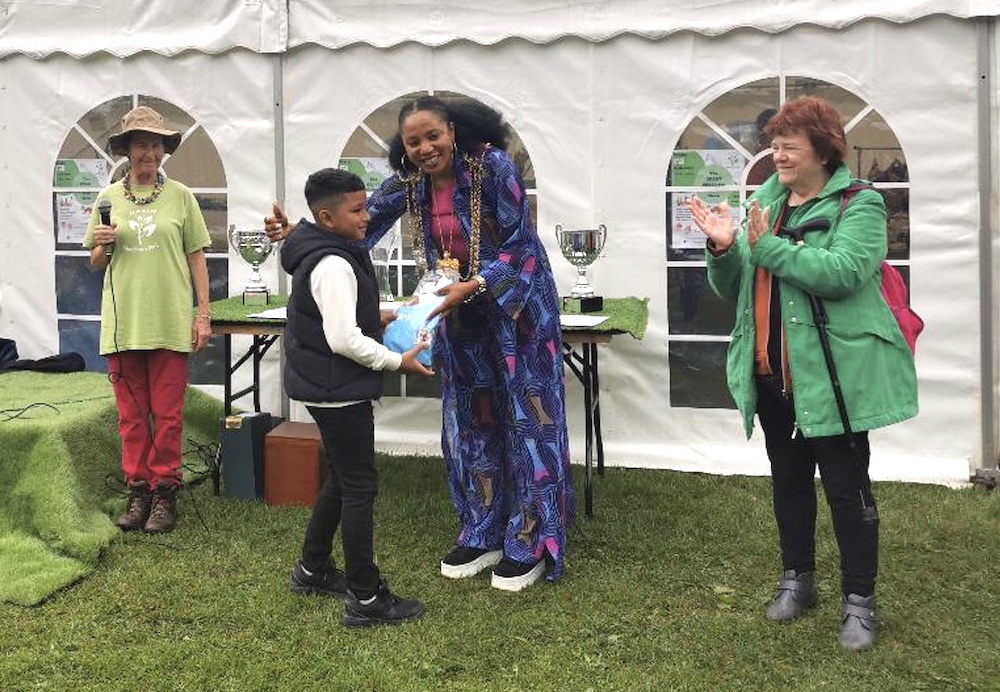 Hunslet RLFC back Middleton Park Show handwriting competition