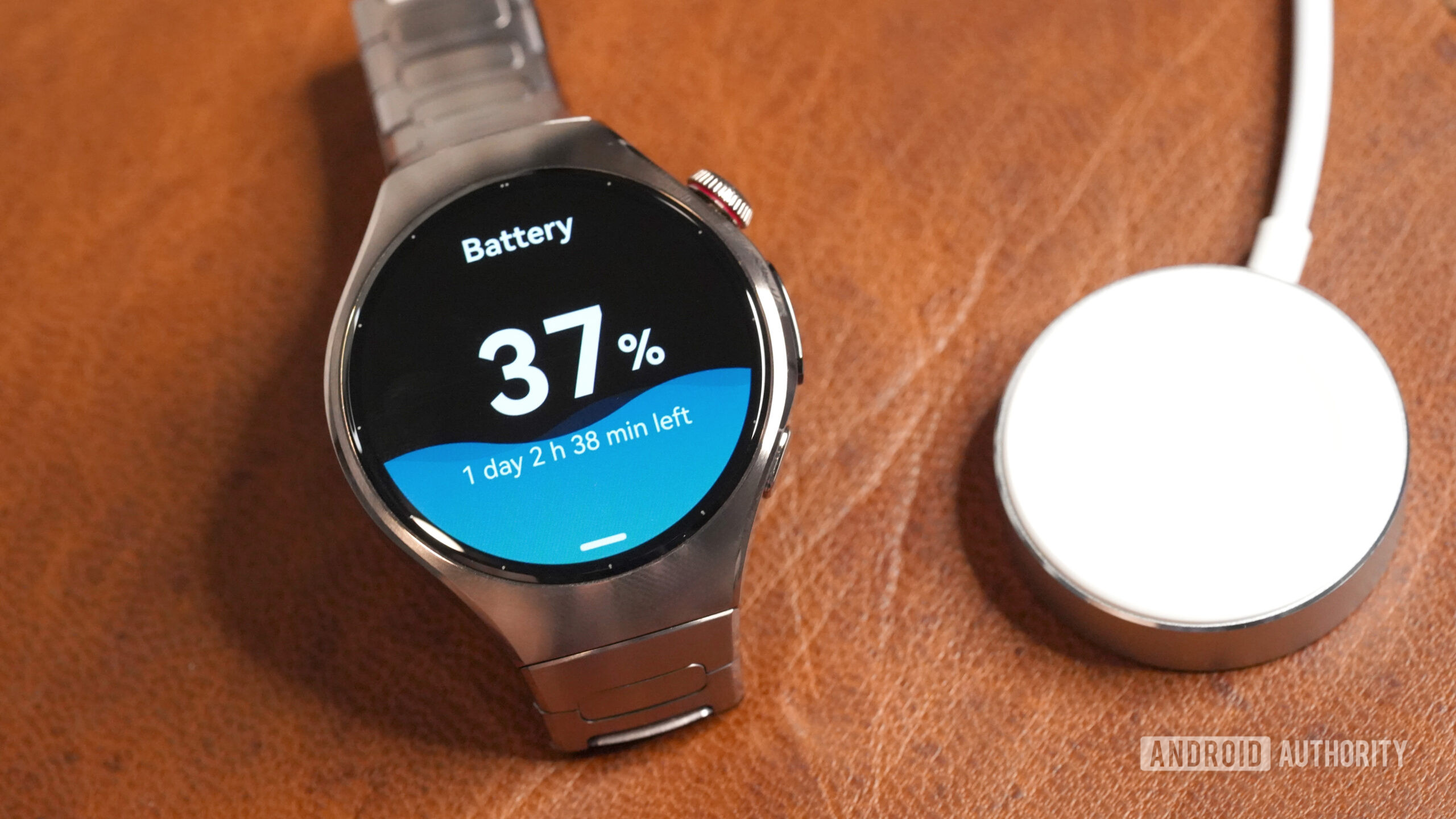 A Huawei Watch 5 displays the battery screen.