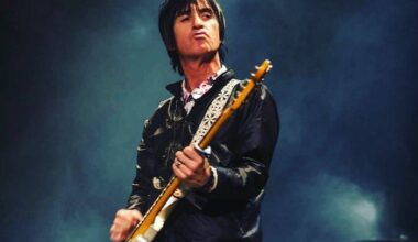 Johnny Marr playing the guitar on tour
