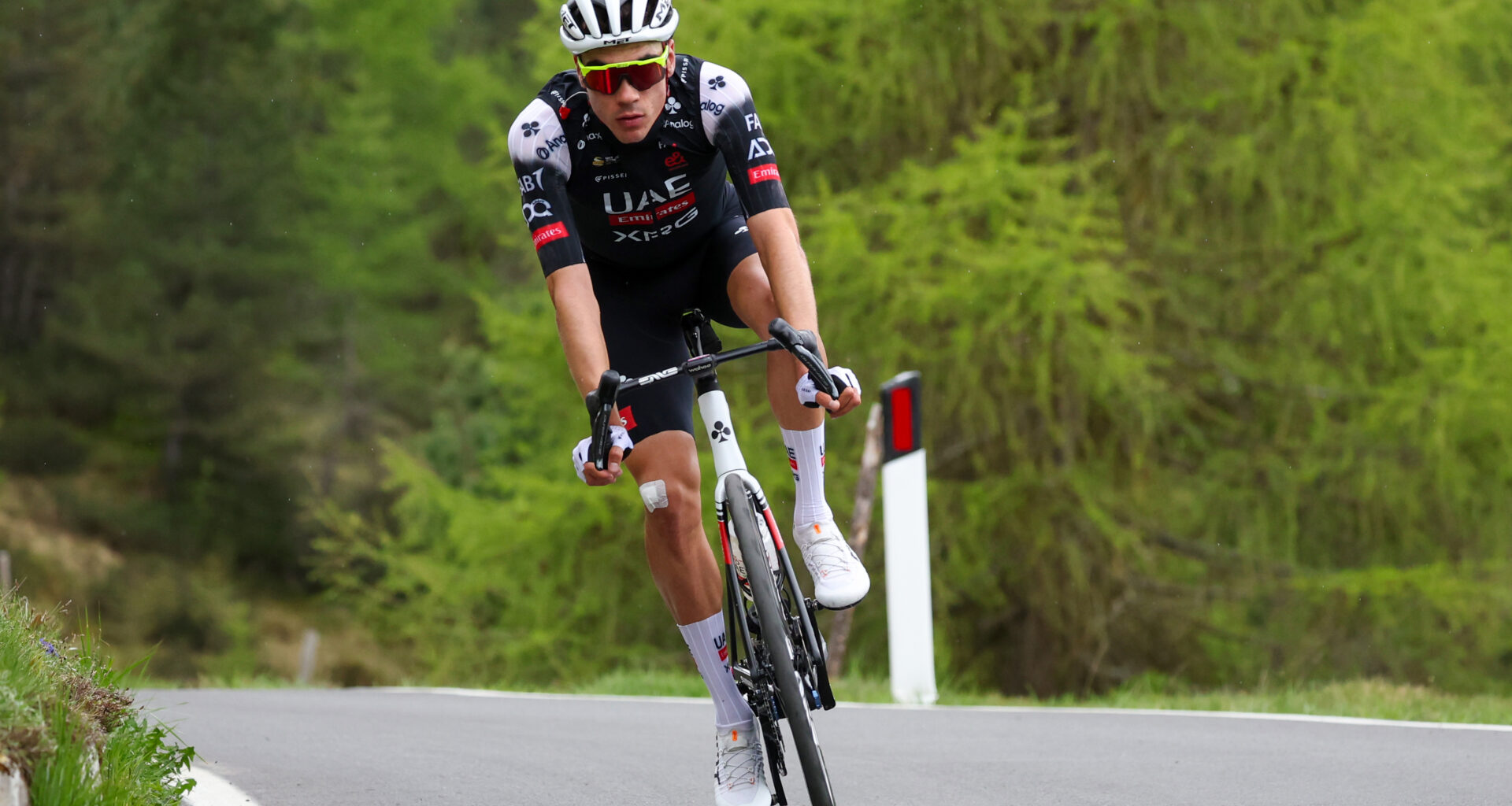 BORMIO, ITALY - MAY 28: Juan Ayuso of Spain and Team UAE Team Emirates - XRG competes during the 108th Giro d'Italia 2025, Stage 17 a 155km stage from San Michele all'Adige to Bormio on May 28, 2025 in Bormio, Italy. (Photo by Sara Cavallini/Getty Images)
