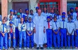 Kwankwanso with students