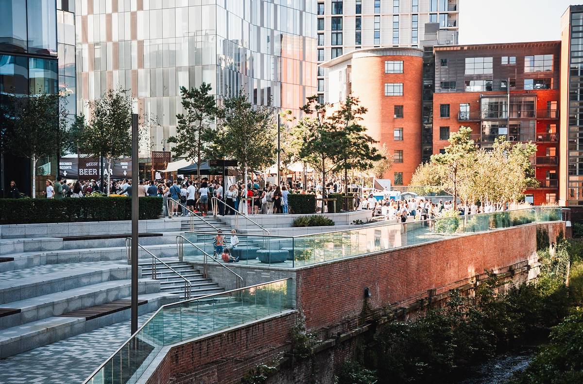 new jackson steps where screen in the square takes places