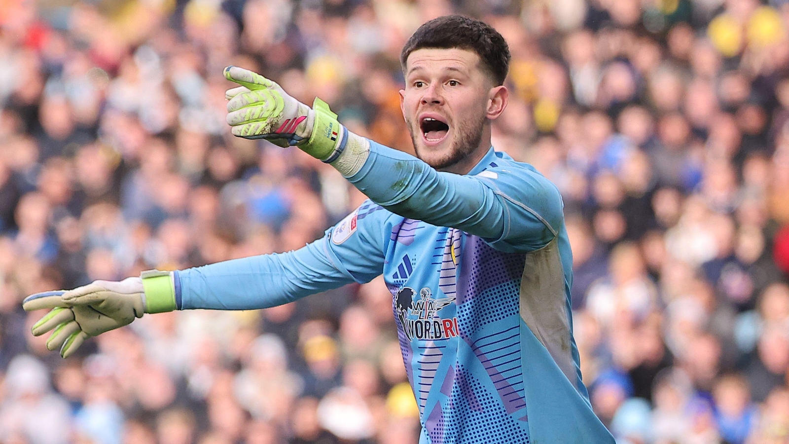 Transfer dominoes free up top target as Turkish giants move for Meslier