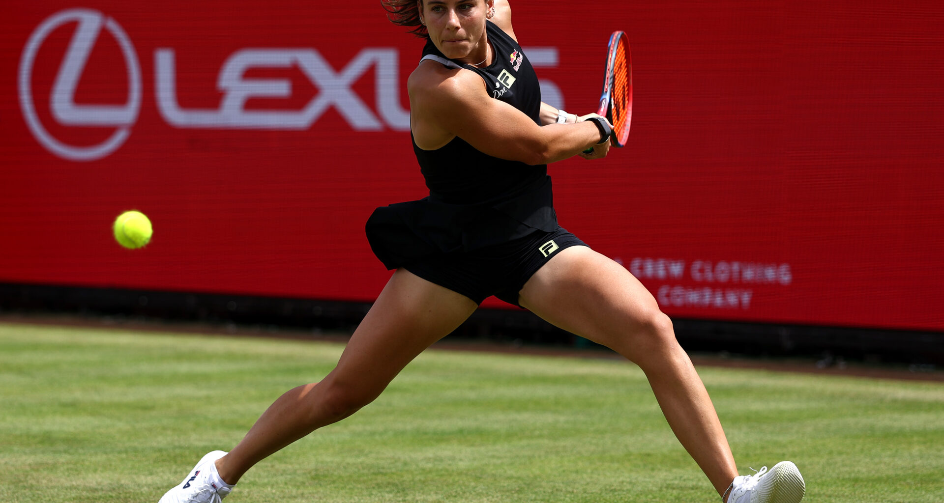 Navarro saves match point at Queen's; Keys, Anisimova cruise