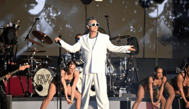 Thousands of Robbie Williams fans flock to Murrayfield on opening night of superstar's major tour