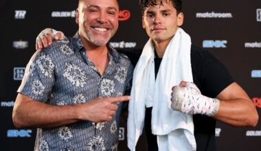De La Hoya urges Garcia to take 2025 off after wrist surgery