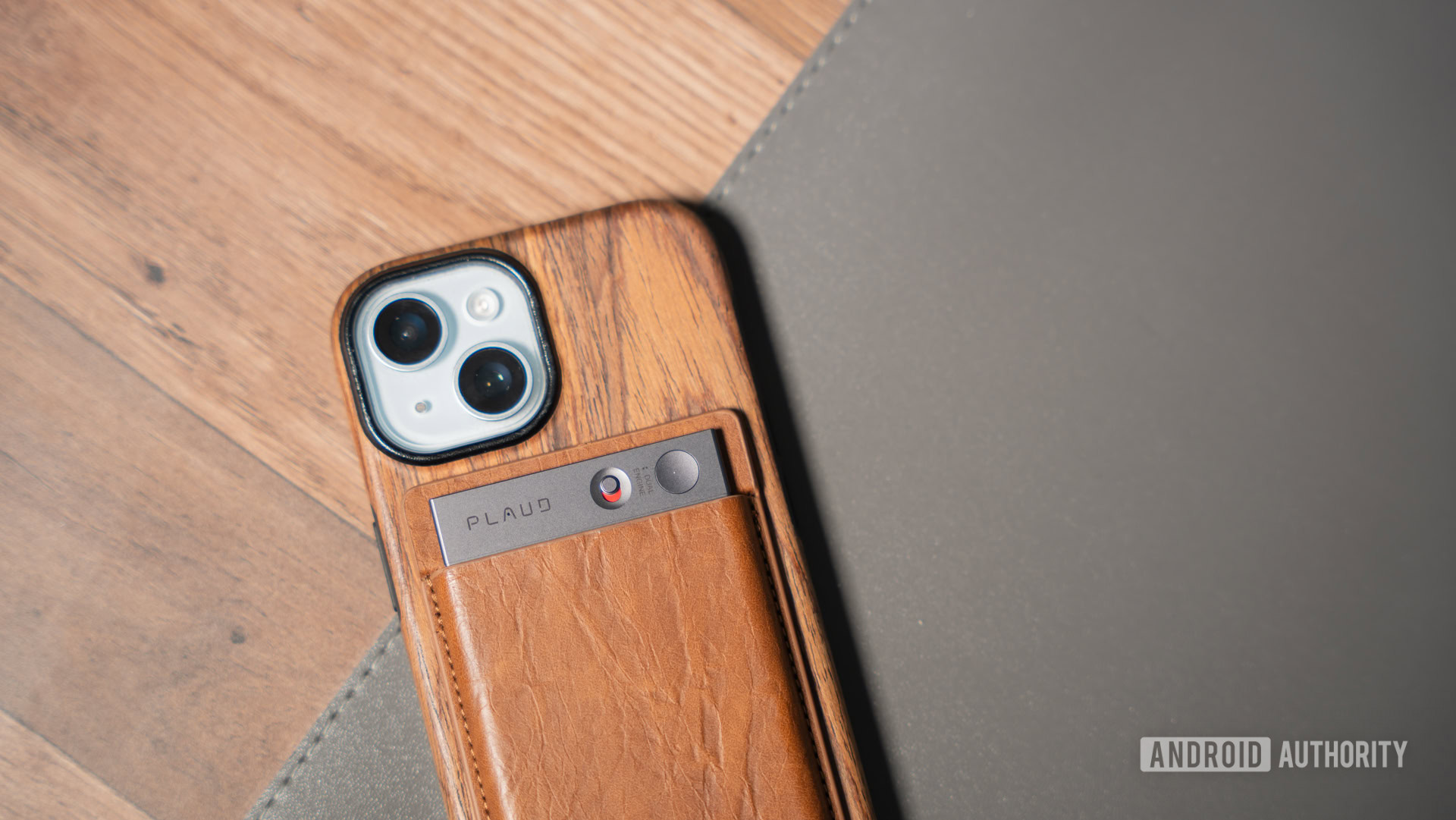 PLAUD NOTE in smartphone MagSafe case 2