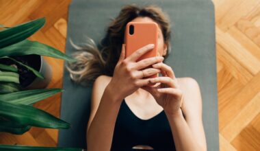 How to spot fitness misinformation online, according to an experienced personal trainer and social media expert