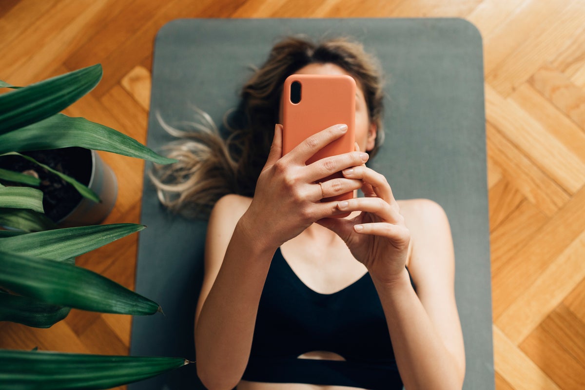 How to spot fitness misinformation online, according to an experienced personal trainer and social media expert