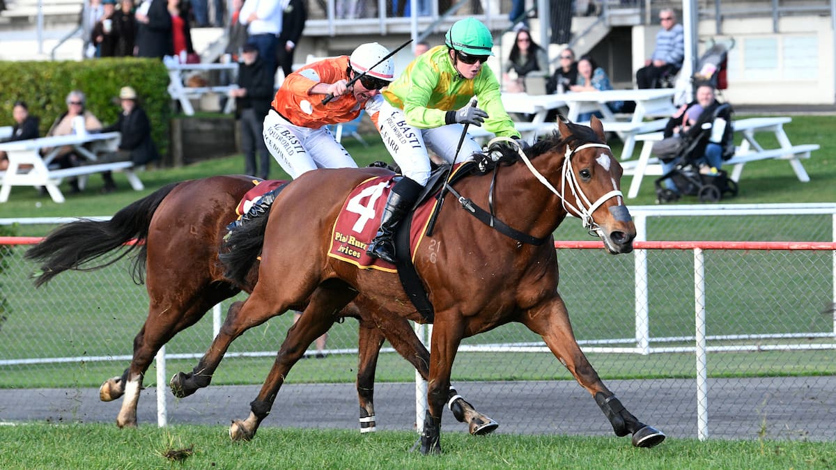 Emily Farr wins Te Aroha race, nears 100-win promise to late father