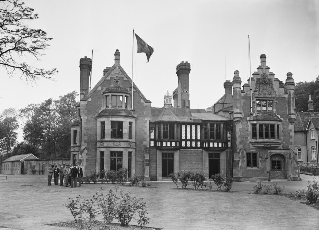 A view of Wood Norton, a stately home near Evesham, Worcestershire, which is home to the BBC Engineering Training Department, 25th May 1956. (Photo by Maeers/Fox Photos/Hulton Archive/Getty Images)