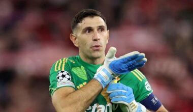 Emiliano Martinez responds to Man Utd transfer approach | Football