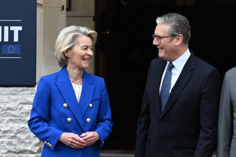 LONDON, UNITED KINGDOM - MAY 19: Ursula von der Leyen, President of the European Commission (L) and British Prime Minister Keir Starmer (R) attend the EU-UK Summit, held in London, the capital of the UK on May 19, 2025. The summit is seen as an opportunity to take a common stance on working together for peace and security in Europe and to establish a new strategic partnership, as well as to further enhance cooperation on foreign and security policies. (Photo by Rasid Necati Aslim/Anadolu via Getty Images)