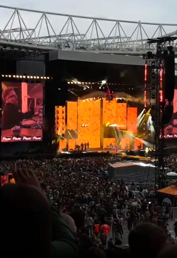 Iconic band reunite on stage after 25 years during Robbie Williams gig