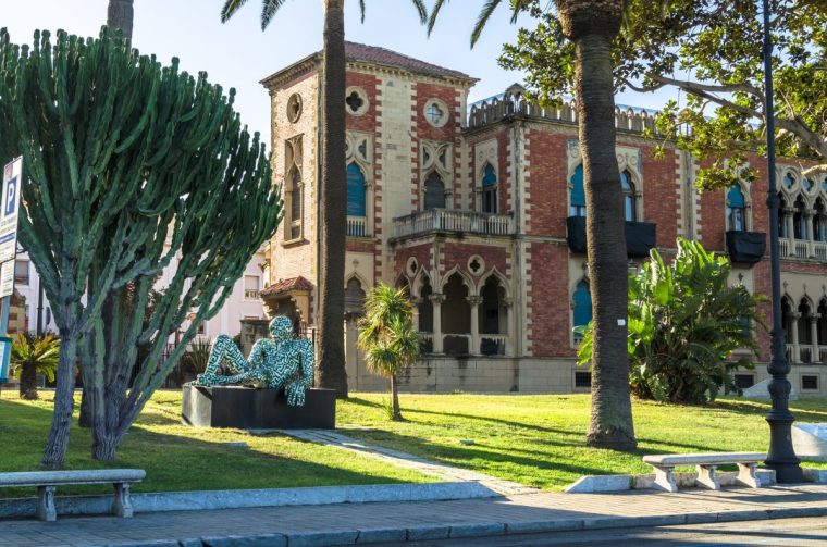 A neo-gothic style villa on Lungomare Falcomata in Reggio Calabria (Photo: Markeliz/Getty Images)
