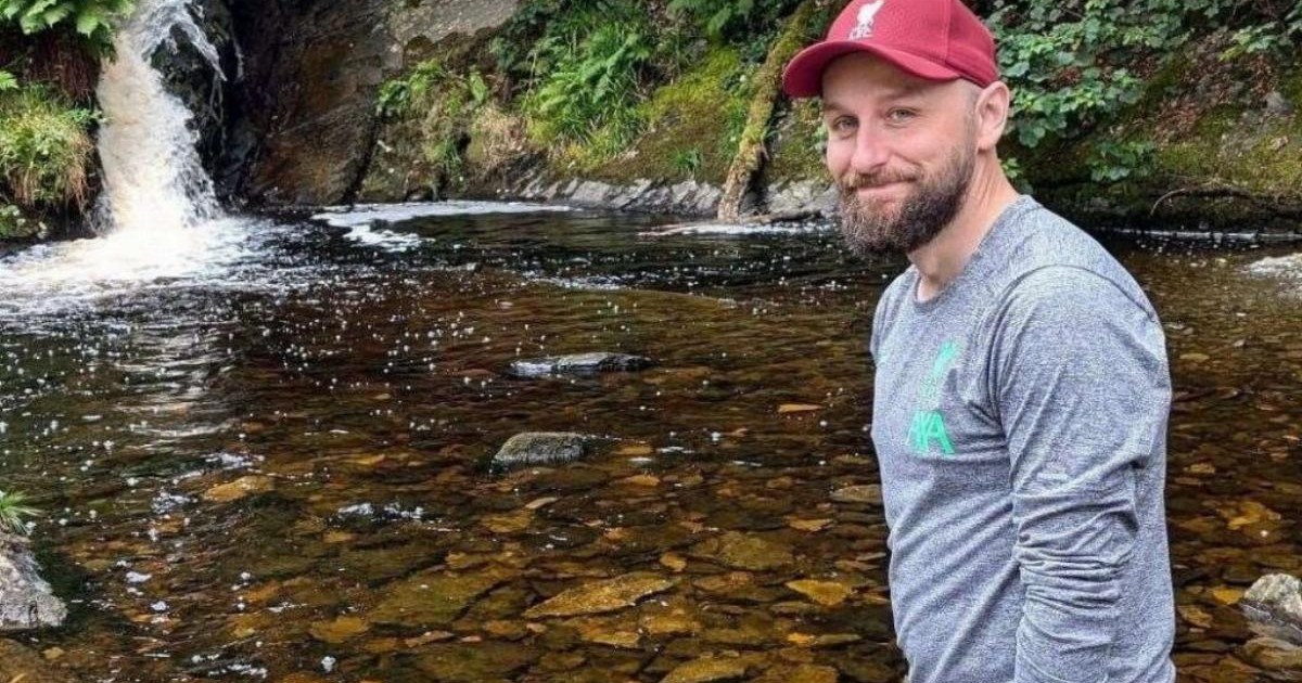 Dad-of-four dies after stomach ache turned out to be stage four cancer | News UK