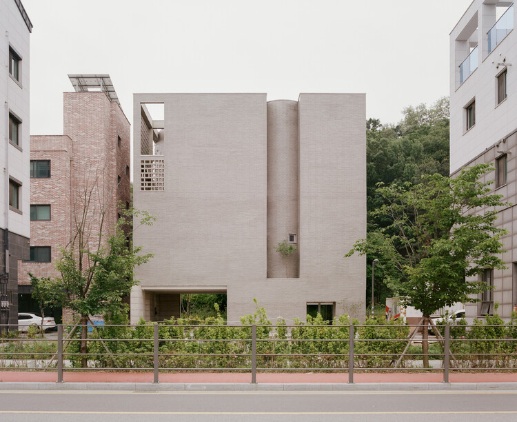 Raw House / Order Matter - Exterior Photography, Concrete