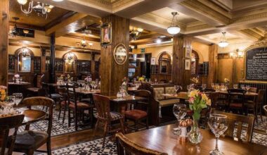 What are the oldest restaurants in Manchster?
