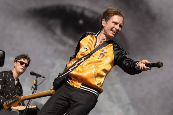 Doctor Who star stuns Glastonbury by joining Franz Ferdinand on stage - London Evening Standard