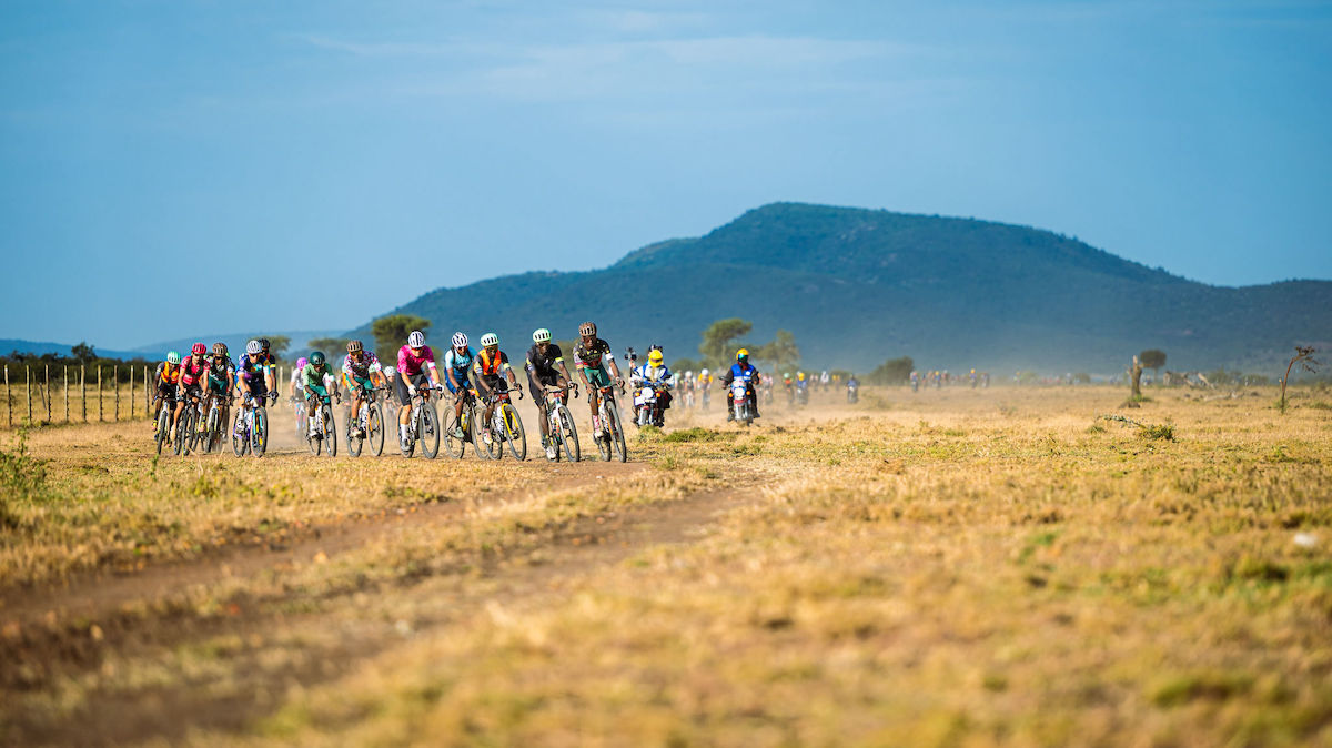 Stage 2 of the Migration Gravel Race 2025 just after the start