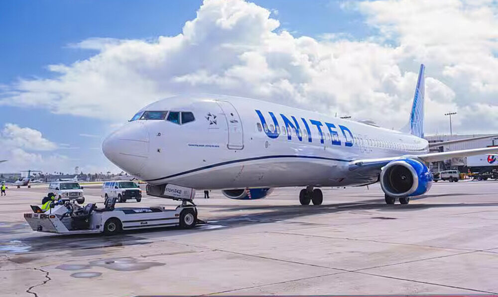 Germany Bound United Airlines Flight Safely Diverts Back to Houston After Engine Issue Sparks Precautionary Return with Successful Fuel Jettisoning and Seamless Aircraft Swap for Transatlantic Continuation