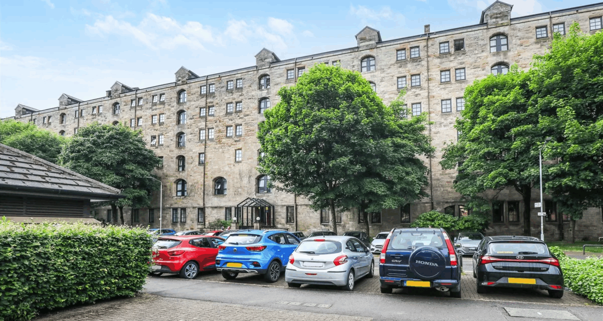 'Modern' Glasgow flat in popular city centre area hits the market for £95k