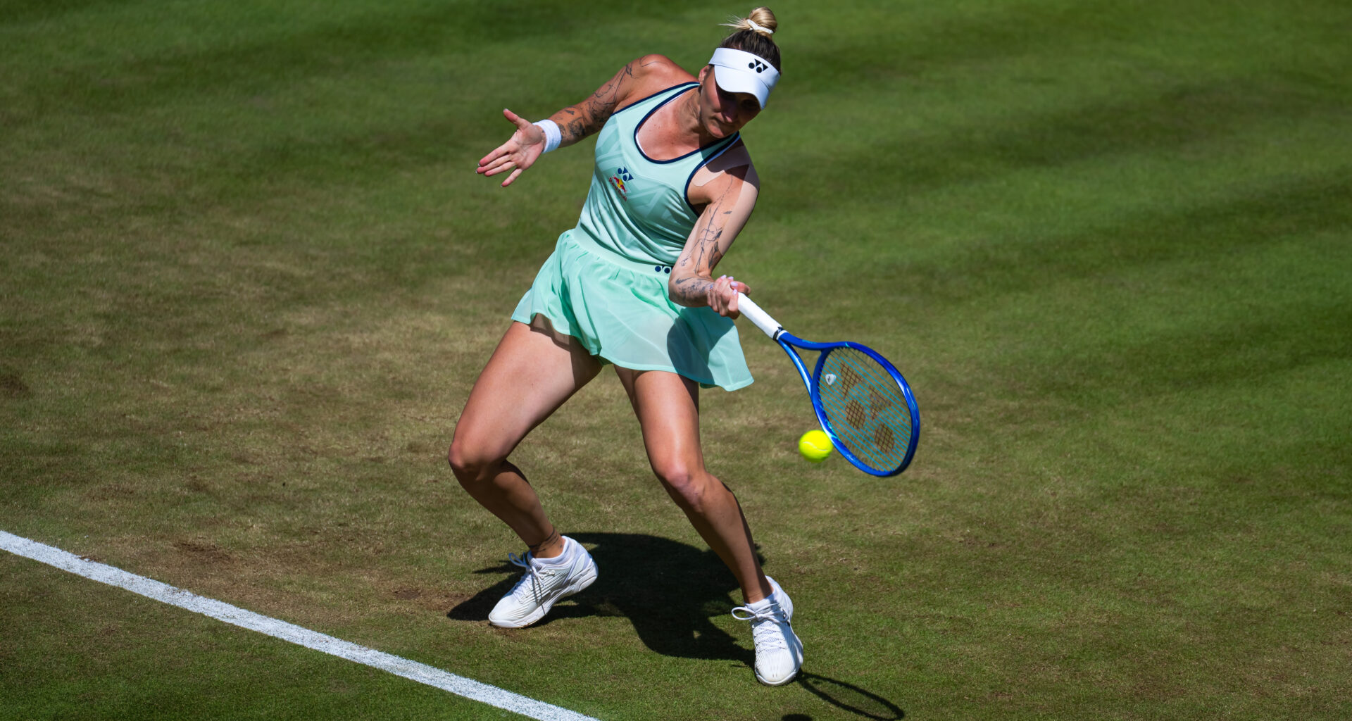 Vondrousova rolls past Jabeur in Berlin quarterfinal; Badosa retires with hip injury
