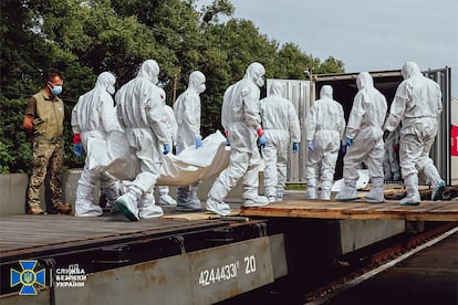 Equipo especial ucraniano participa en la repatriación de los cuerpos de sus ciudadanos, incluidos soldados, desde Rusia