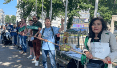 Tug of war protest highlights plight of Brighton doctors’ surgery, say campaigners – Brighton and Hove News