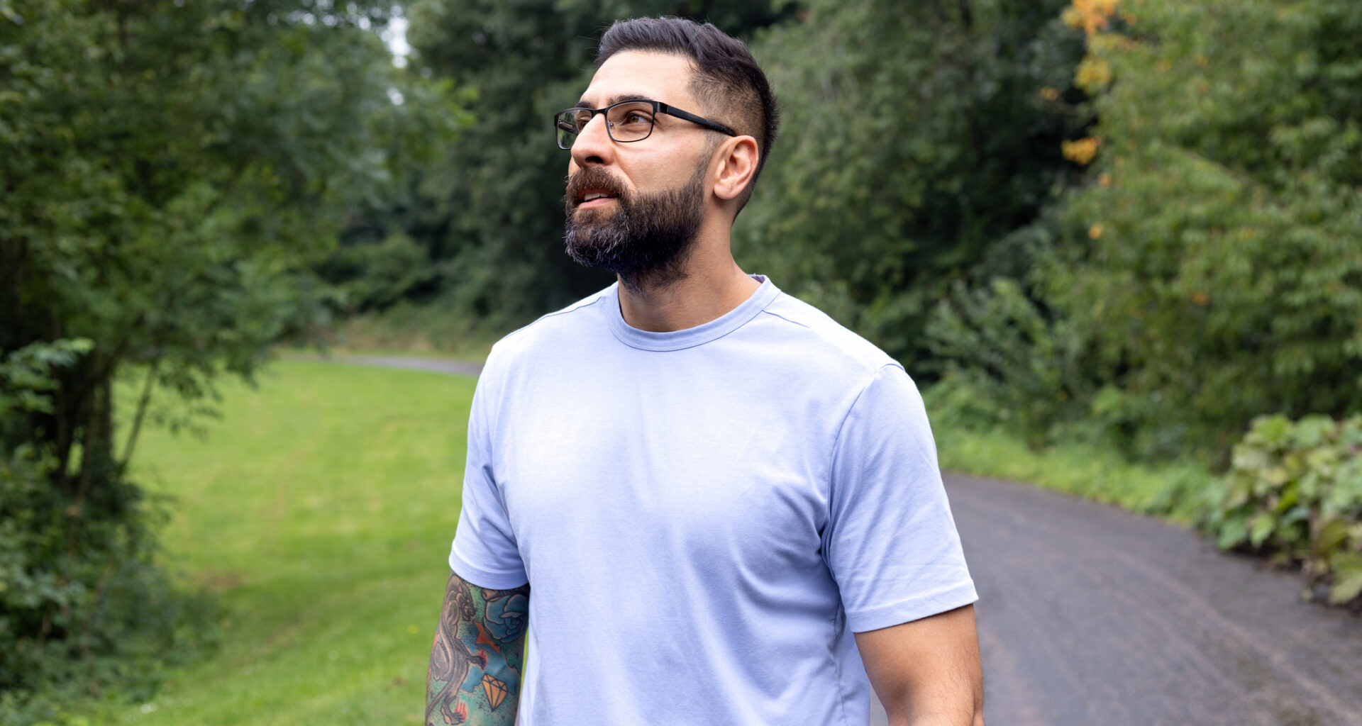Man wearing T-shirt in park