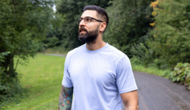 Man wearing T-shirt in park