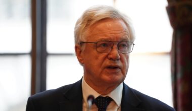 Ex-Tory minister urges Labour to drop repealing of Northern Ireland Legacy Act