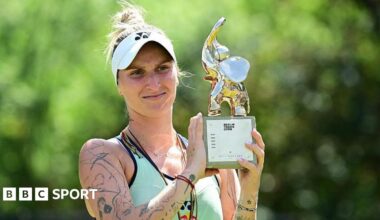 Marketa Vondrousova holds her Belin Open trophy