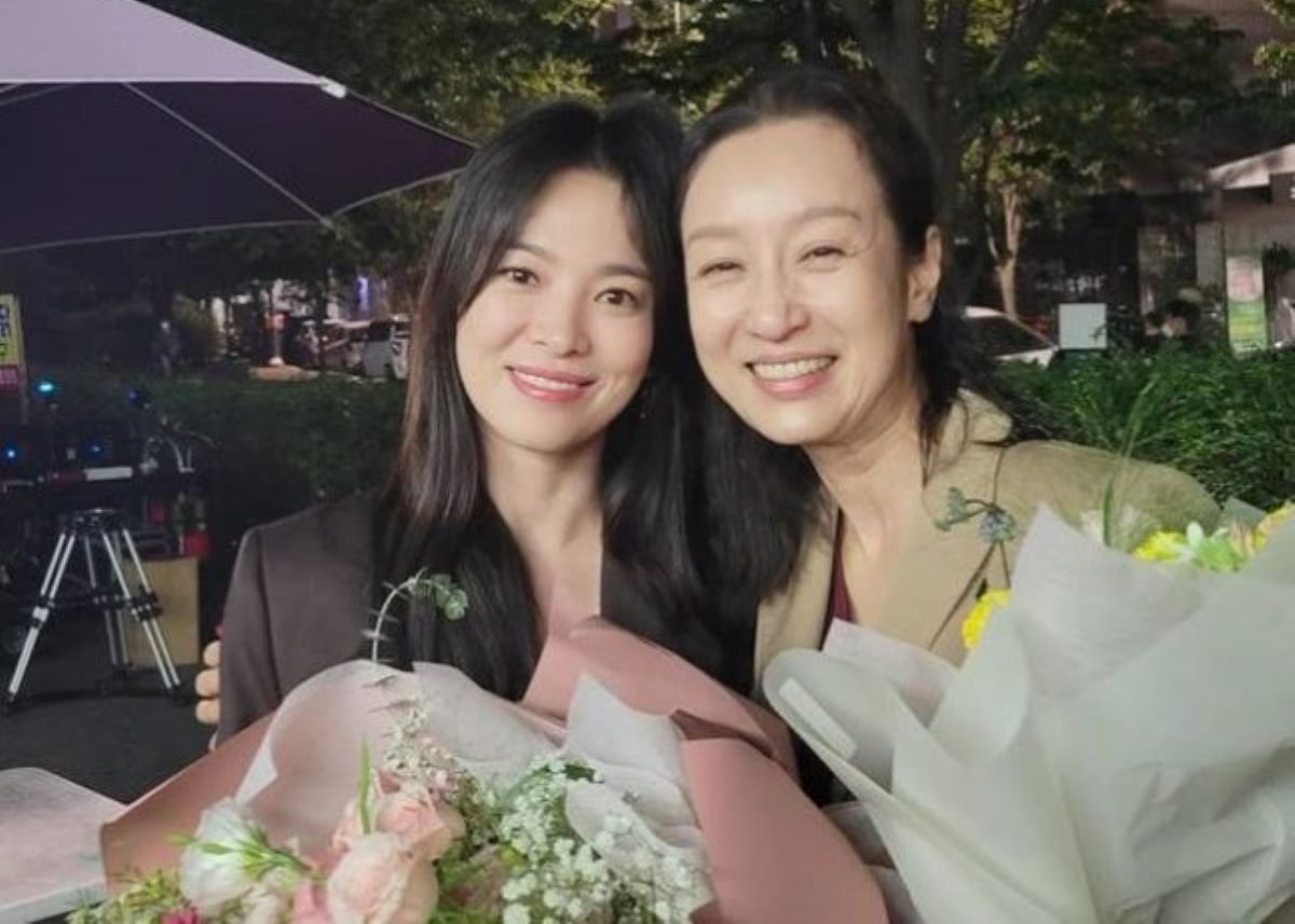 Nam Gi Ae expresses her gratitude to Song Hye Kyo for sending a surprise coffee truck to set