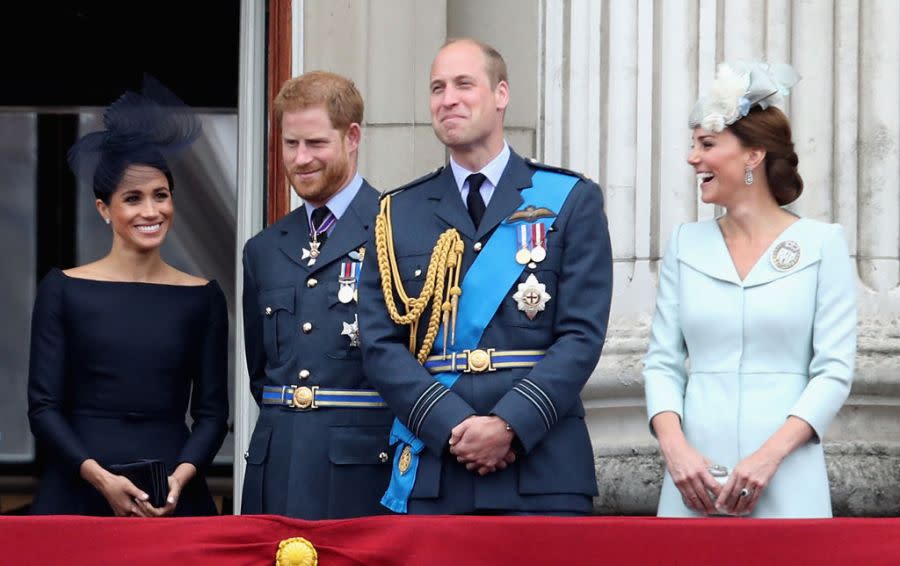 LONDON, ENGLAND – JULY 10: (L-R) Meghan, Duchess of Sussex, Prince Harry, Duke of Sussex, Prince William, Duke of Cambridge and Catherine, Duchess of Cambridge watch the RAF flypast on the balcony of Buckingham Palace, as members of the Royal Family attend events to mark the centenary of the RAF on July 10, 2018 in London, England. (Photo by Chris Jackson/Chris Jackson/Getty Images) (Photo by Chris Jackson/Getty Images)